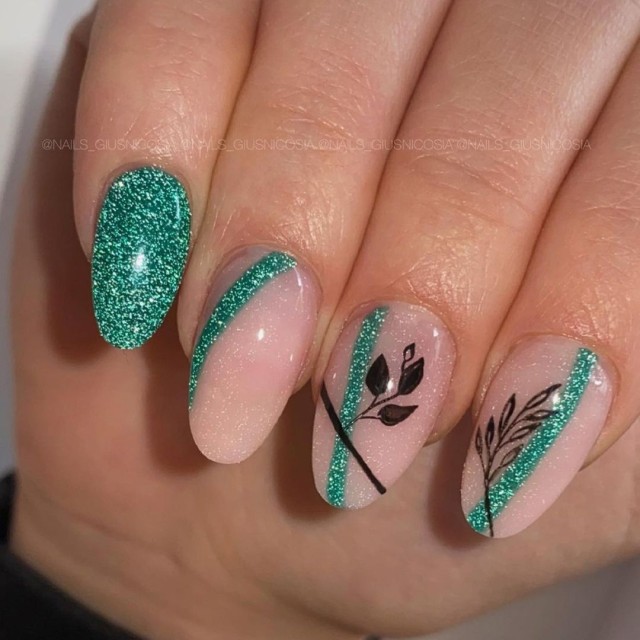 Spark Disco SEMI-PERMANENT gel nail polish - 05