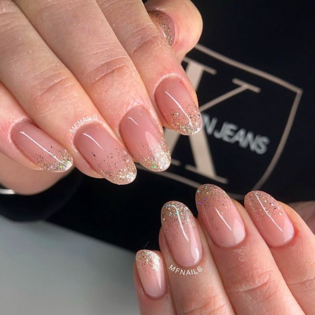 Semi-permanent nail polish color: Fantasy Platinum Semi-permanent Gel Polish - 01P Nailfor €7.99