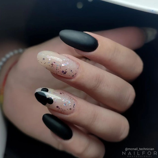 Semipermanente smalto colore per unghie: FANTASY Smalto Gel Semipermanente - 001FAN Nero Nailfor 6,99 €