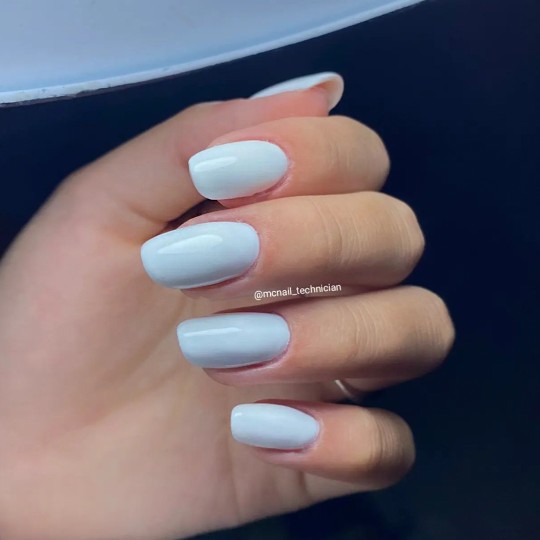 Semipermanente smalto colore per unghie: FANTASY Smalto Gel Semipermanente - 002 FAN Bianco pastello Nailfor 6,99 € 2