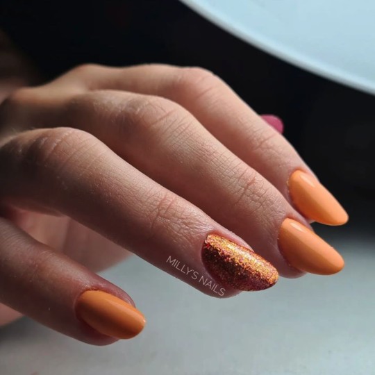 Semi-permanent nail polish color: Fantasy Semi-permanent Gel Polish - 012FAN Nailfor €6.99 2