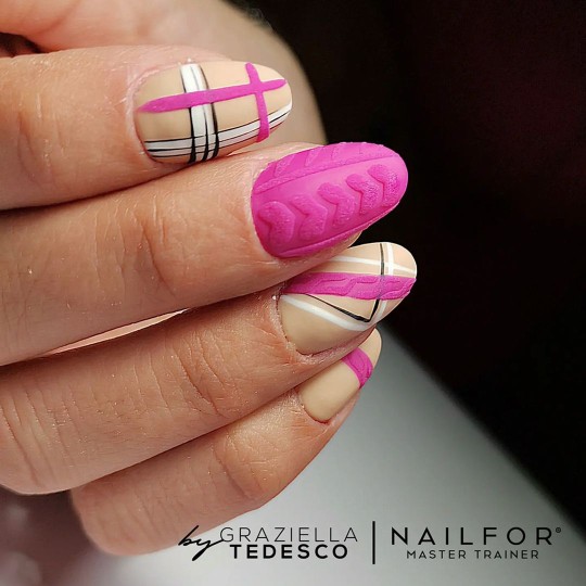Semi-permanent nail polish color: Fantasy Semi-permanent Gel Polish - 028FAN Nailfor €6.99 2