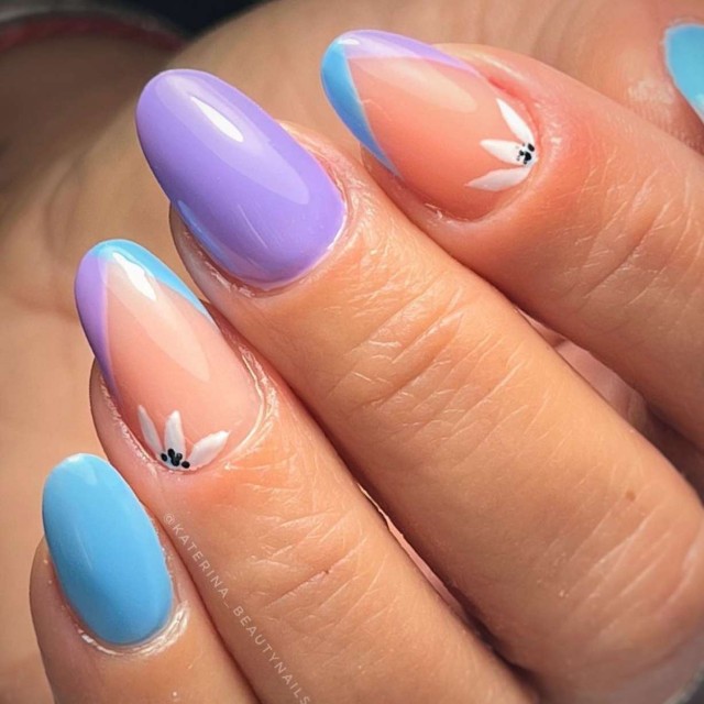 Semi-permanent nail polish color: Fantasy Semi-permanent Gel Polish - 039FAN Lilac Nailfor €6.99