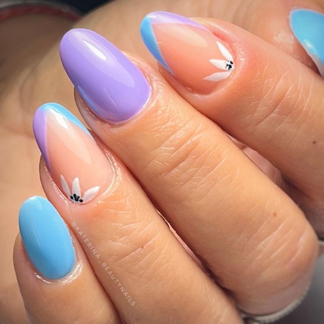 Semi-permanent nail polish color: Fantasy Semi-permanent Gel Polish - 065FAN light blue Nailfor €6.99