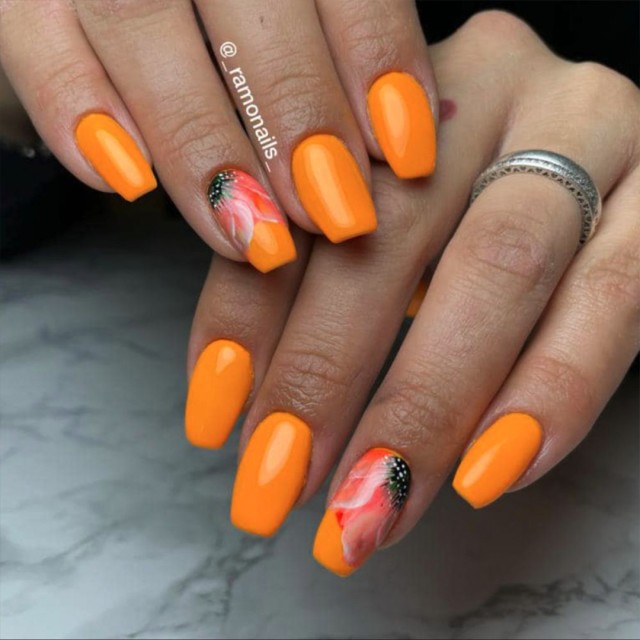 Semi-permanent nail polish color: Fantasy Semi-permanent Gel Polish - 068FAN Nailfor €6.99