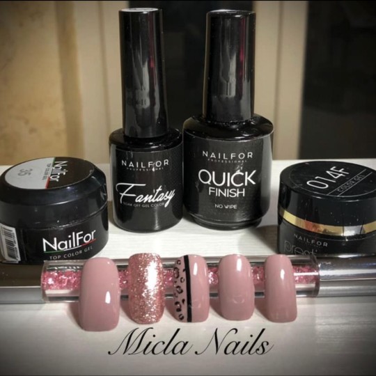 Semi-permanent nail polish color: Fantasy Semi-permanent Gel Polish - 076FAN Nailfor €6.99 2