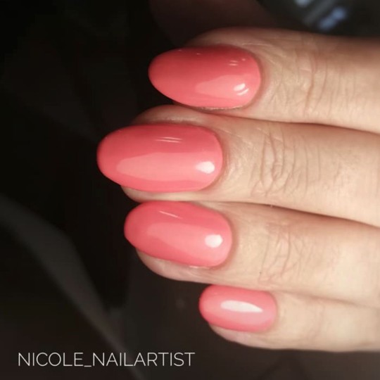Semi-permanent nail polish color: Fantasy Semi-permanent Gel Polish - 080FAN coral pink Nailfor €6.99 2