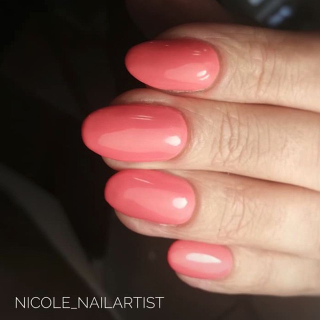 Semi-permanent nail polish color: Fantasy Semi-permanent Gel Polish - 080FAN coral pink Nailfor €6.99