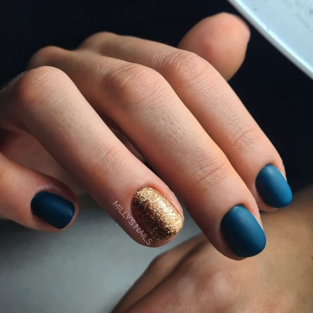 Semi-permanent nail polish color: Fantasy Semi-permanent Gel Polish - 085FAN Petrolio Nailfor €6.99