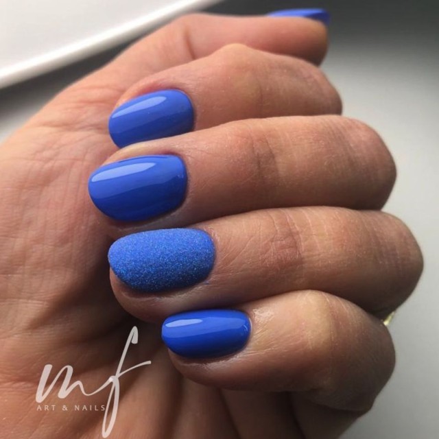 Semi-permanent nail polish color: Fantasy Semi-permanent Gel Polish - 137FAN Cobalt Nailfor €6.99