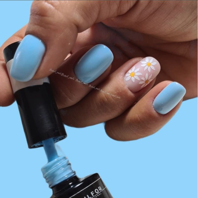 Semi-permanent nail polish color: Fantasy Semi-permanent Gel Polish - 168FAN light blue Nailfor €6.99