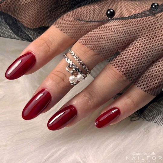 Semi-permanent nail polish color: Fantasy Semi-permanent Gel Polish - 195FAN Nailfor €6.99 2