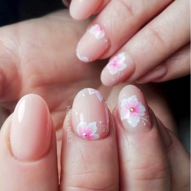 Semi-permanent nail polish color: Fantasy Semi-permanent Gel Polish - 215 Nailfor €6.99