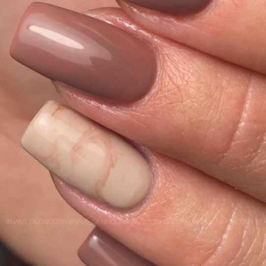 Semi-permanent nail polish color: Fantasy Semi-permanent Gel Polish - 249 Nailfor €6.99 2