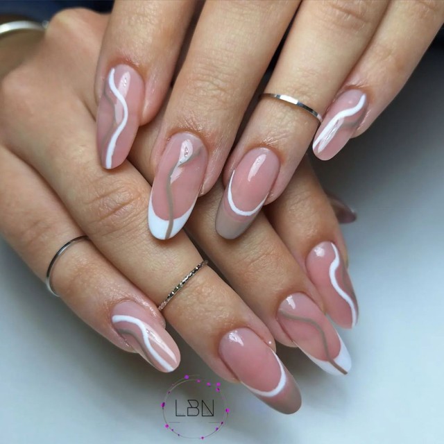 Semi-permanent nail polish color: Fantasy Semi-permanent Gel Polish - 251 Nailfor €6.99