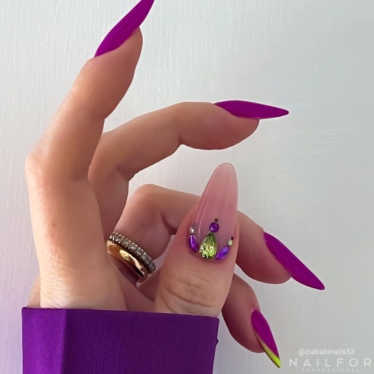 Esmalte de uñas semipermanente color: Fantasy Esmalte semipermanente Gel - 370 Nailfor 6,99 € 2