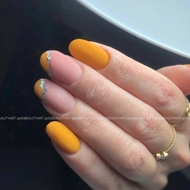 Semi-permanent nail polish color: Fantasy Semi-permanent Gel Polish - 383 Nailfor €6.99