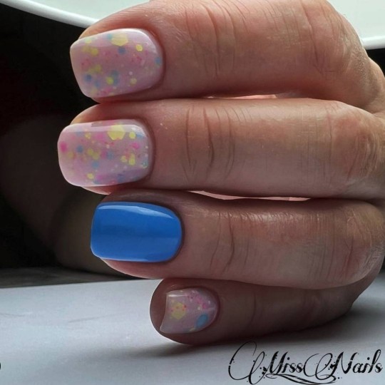 Semi-permanent nail polish color: Fantasy Semi-permanent Gel Polish - 392 confetti Nailfor €7.99 2