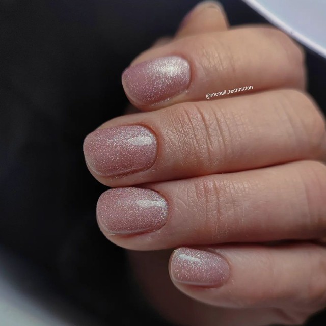 Semi-permanent nail polish color: New Cat eye 5d 31 Nude Nailfor €11.99