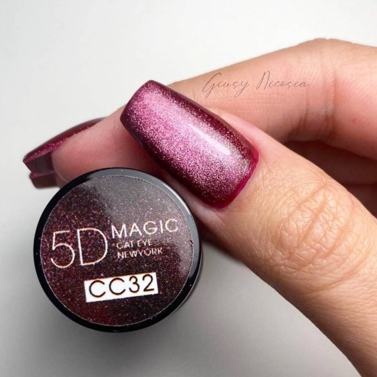 Semi-permanent nail polish color: New Cat eye 5d 32 Wine Nailfor €11.99 2