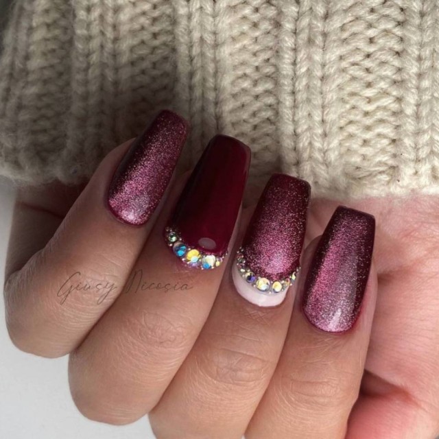 Semi-permanent nail polish color: New Cat eye 5d 32 Wine Nailfor €11.99