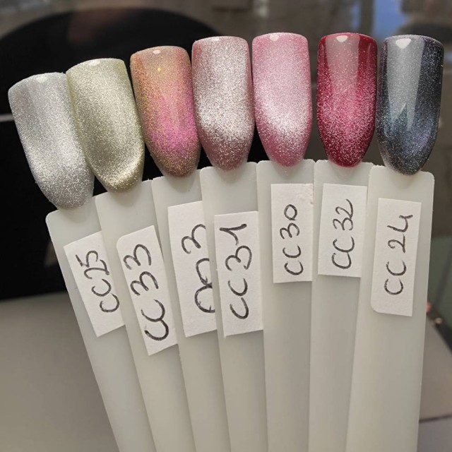 Vernis à ongles semi-permanent couleur : New Cat eye 5d 33 Champagne Nailfor 11,99 €