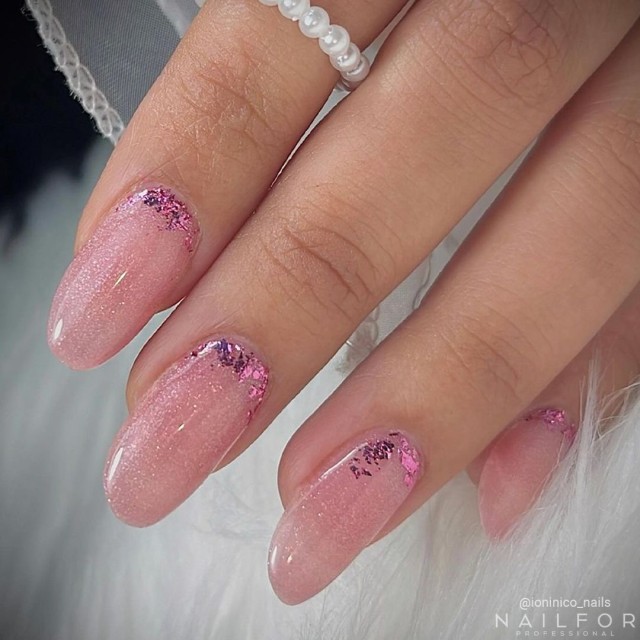 Semi-permanent nail polish color: New Cat eye 5d 34 Orchid Nailfor €11.99