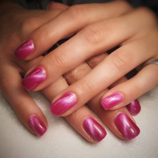 Semi-permanent nail polish color: New Cat eye 5d 41 Fuxia Shine Nailfor €11.99 2