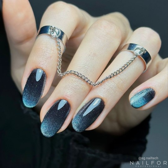 Semi-permanent nail polish color: New Cat eye 5d 44 Night Nailfor €11.99 2