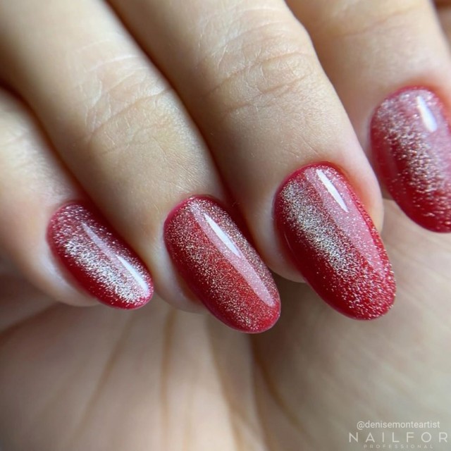 Semi-permanent nail polish color: New Cat eye 5d 33 Champagne Nailfor €11.99