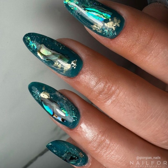 Semi-permanent nail polish color: Fantasy Semi-permanent Gel Polish - 051FAN Nailfor €6.99