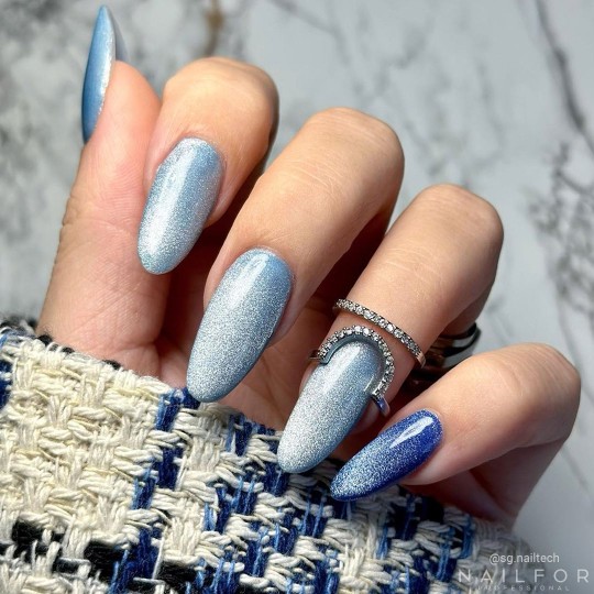 Semi-permanent nail polish color: New Cat eye 5d 39 Celeste Fluo Nailfor €11.99 2