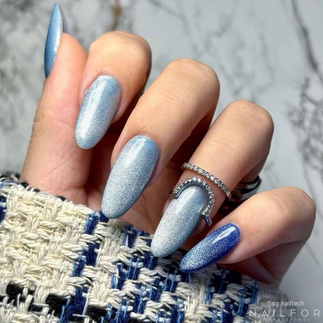 Semi-permanent nail polish color: New Cat eye 5d 39 Celeste Fluo Nailfor €11.99