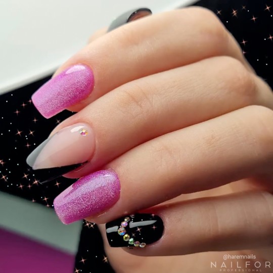 Semi-permanent nail polish color: New Cat eye 5d 38 Violet Fluo Nailfor €11.99 2