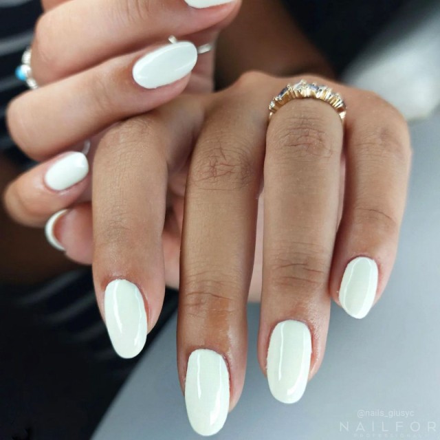 Semi-permanent nail polish color: Fantasy Semi-permanent Gel Polish - 386 Nailfor €6.99