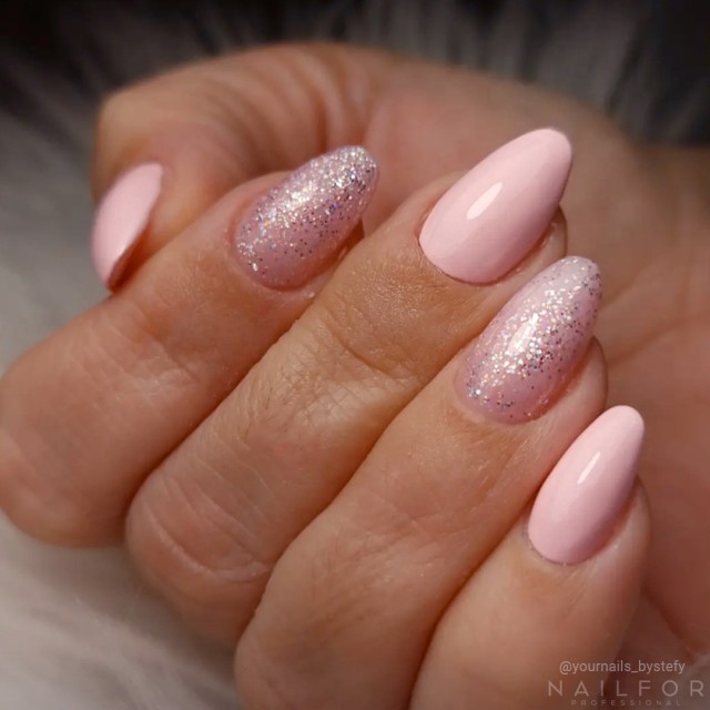 Semi-permanent nail polish color: Chic SEMI-PERMANENT NAIL POLISH - 223 Nailfor €7.99