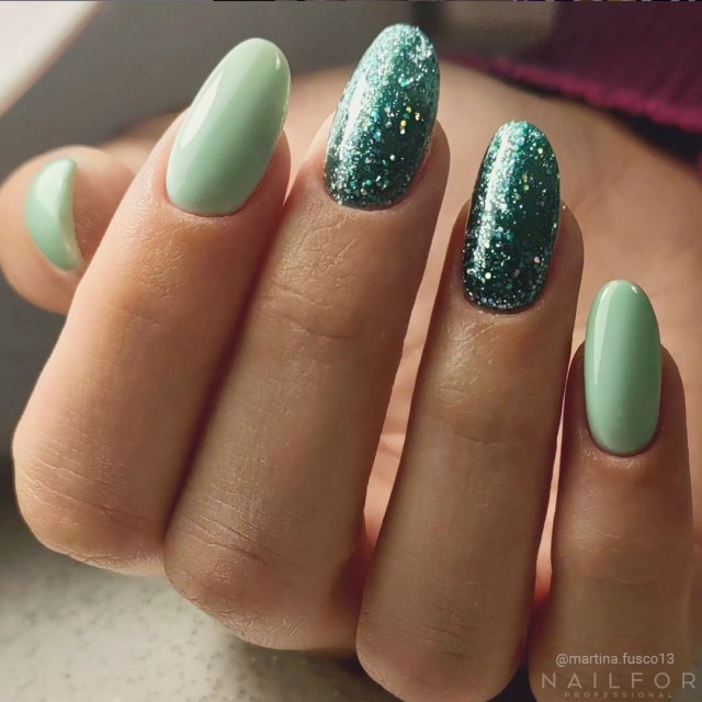 Esmalte de uñas semipermanente color: Fantasy Platinum Esmalte Gel semipermanente en gel - 12P Nailfor 7,99 €