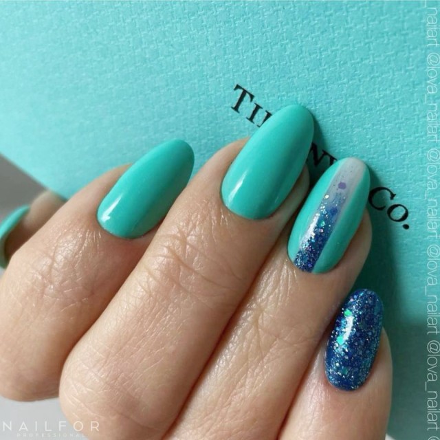 Semi-permanent nail polish color: Chic SEMI-PERMANENT NAIL POLISH - 090 tiffany Nailfor €7.99