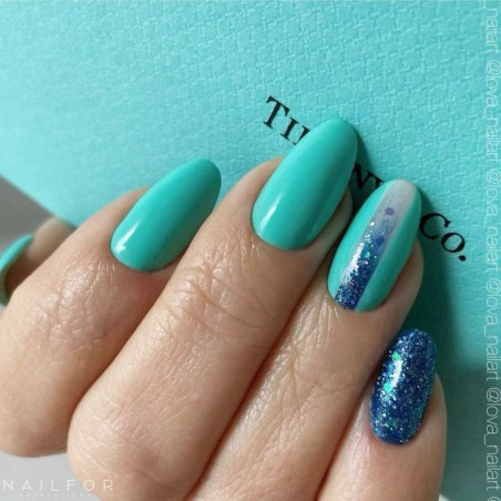Esmalte de uñas semipermanente color: Chic ESMALTE DE UÑAS SEMIPERMANENTE - 090 tiffany Nailfor por 7,99 €