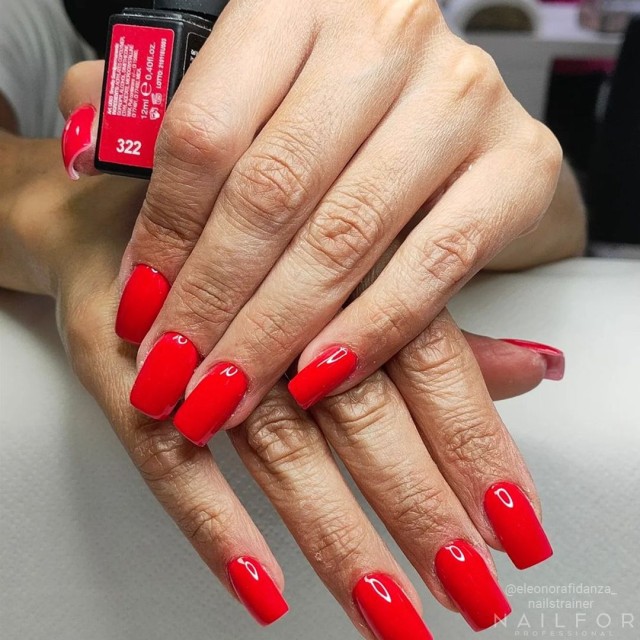 Semipermanente smalto colore per unghie: CHIC SMALTO SEMIPERMANENTE - 322 FLUO Nailfor 7,99 €