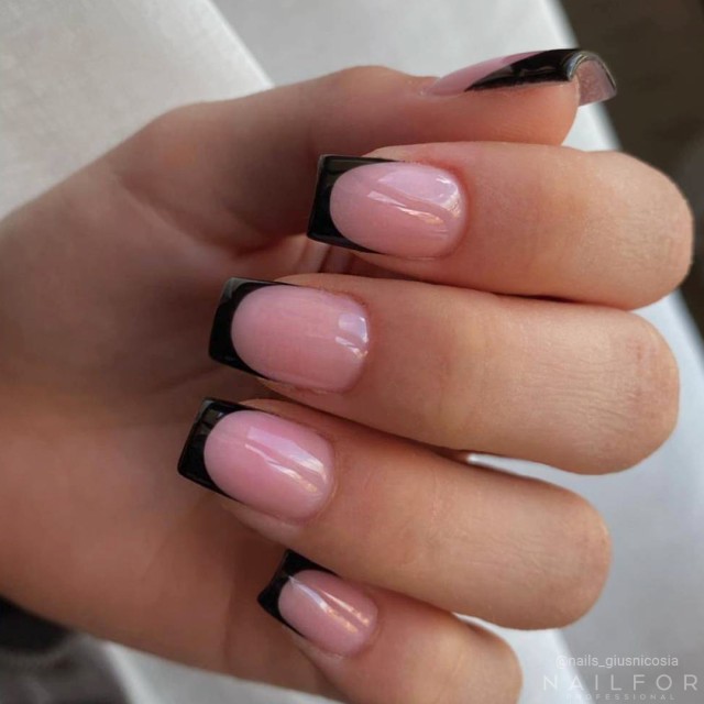Semi-permanent nail polish color: Fantasy Semi-permanent Gel Polish - 177FAN milky pink Nailfor €6.99
