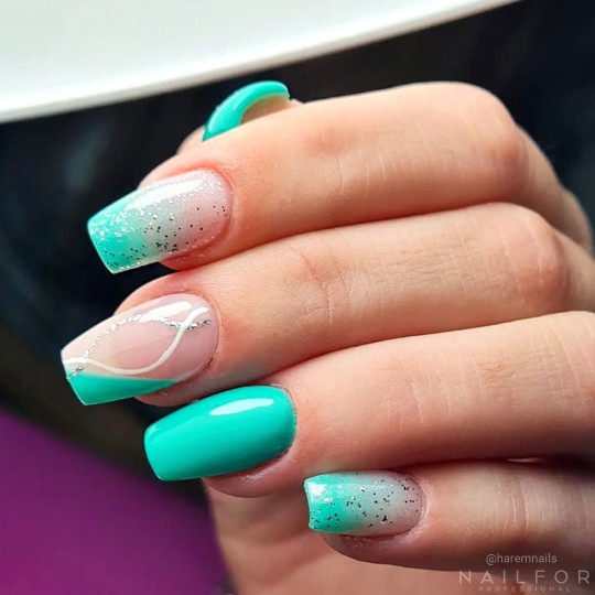 Semi-permanent nail polish color: Chic SEMI-PERMANENT NAIL POLISH - 131 Nailfor €7.99 2