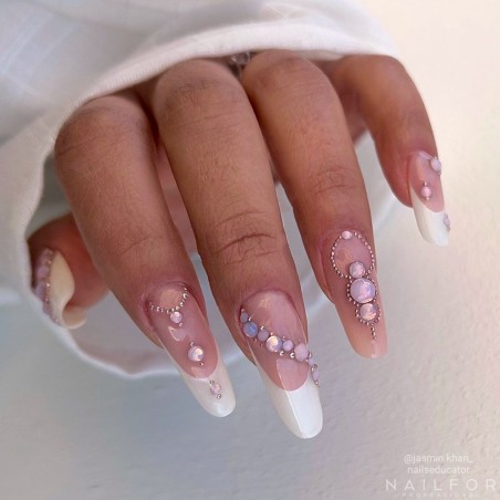Semi-permanent nail polish color: Chic SEMI-PERMANENT NAIL POLISH - 002 pastel white Nailfor €7.99