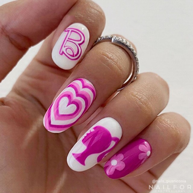 Semi-permanent nail polish color: Chic SEMI-PERMANENT NAIL POLISH - 002 pastel white Nailfor €7.99