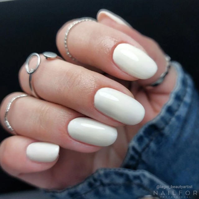 Semi-permanent nail polish color: Fantasy Semi-permanent Gel Polish - 386 Nailfor €6.99