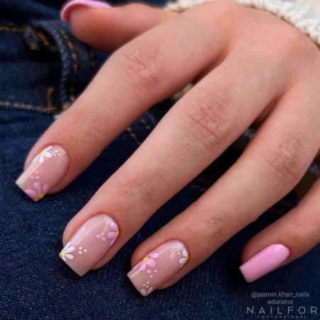 Semi-permanent nail polish color: Chic SEMI-PERMANENT NAIL POLISH - 544 Nailfor €7.99