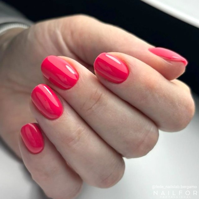 Vernis à ongles semi-permanent couleur : Chic SEMI-PERMANENT NAIL POLISH - 321 Fluo Nailfor 7,99 €