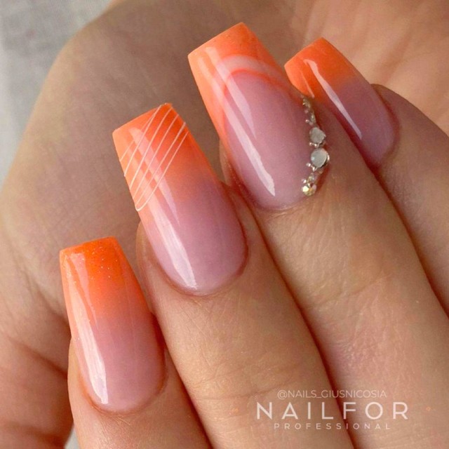 Semi-permanent nail polish color: Fantasy Semi-permanent Gel Polish - 098FAN Fluo Nailfor €6.99