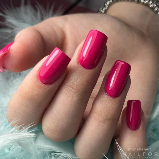 Semipermanente smalto colore per unghie: FANTASY Smalto Gel Semipermanente - 182FAN Viva Magenta Nailfor 6,99 € 2