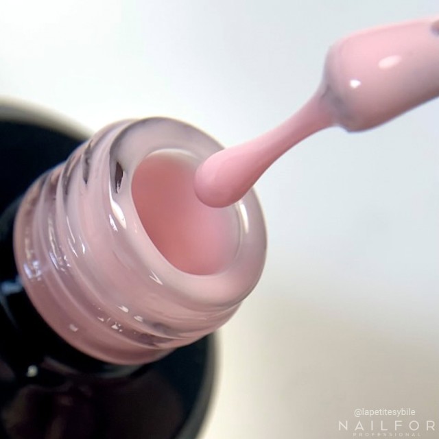 Esmalte de uñas semipermanente color: Milky Rose 16 - Base semipermanente Rubber Nailfor Gel 10,99 €